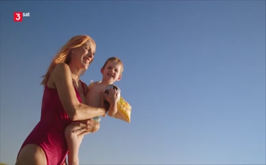 ANDREA SAWATZKI NUDE/SEXY SCENE IN BELLA CASA: HIER ZIEHT KEINER AUS!