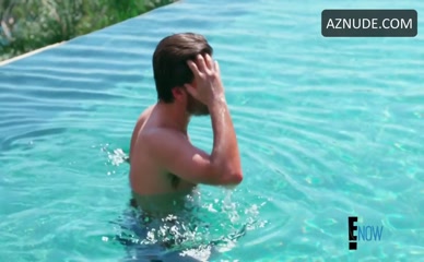 KOURTNEY KARDASHIAN NUDE/SEXY SCENE IN KEEPING UP WITH THE KARDASHIANS