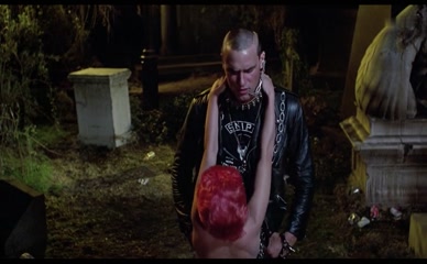 LINNEA QUIGLEY in THE RETURN OF THE LIVING DEAD