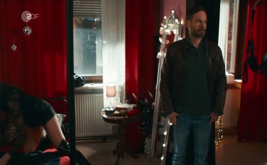 ANTONIA MORETTI NUDE/SEXY SCENE IN EIN FALL FUR ZWEI