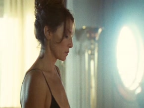 ARI GRAYNOR in WINNING TIME: THE RISE OF THE LAKERS DYNASTY