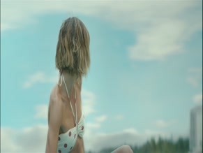 NASHLA BOGAERT NUDE/SEXY SCENE IN BOOKS & DRINKS