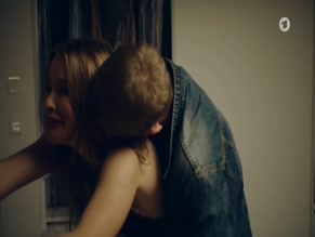 MILENA TSCHARNTKE in ALLES ISY (2018)