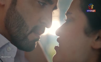 NAVINA BOLE,PRAJAKTA DUSANE NUDE/SEXY SCENE IN CHUMBAK