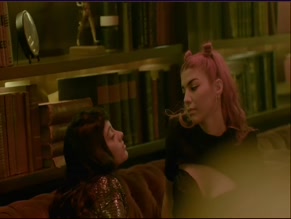 GRETA COZZOLINO in WTF! CON LA MUSICA A OTRA PARTE (2021)