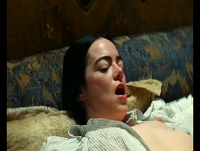 EMMA STONE,SUZY BEMBA NUDE/SEXY SCENE IN POOR THINGS