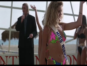 FELICITY WATERMAN in MIRACLE BEACH (1991)