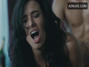 LAUREN COMPTON,NATASHA LIU,NICOLE SHIPLEY,PAIGE MOBLEY,JESI LE RAE NUDE/SEXY SCENE IN HERE AND NOW