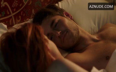 BELLA THORNE NUDE/SEXY SCENE IN FAMOUS IN LOVE