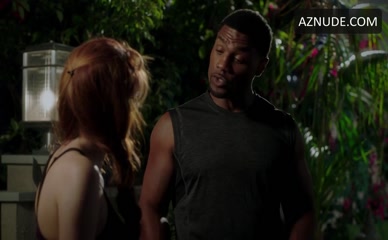 BELLA THORNE NUDE/SEXY SCENE IN FAMOUS IN LOVE