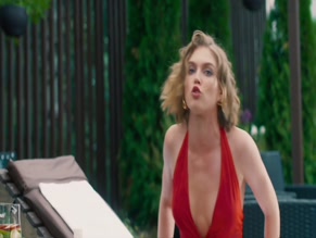 ALINA DULOVA in BEDNYE SMEYUTSYA, BOGATYE PLACHUT (2024)