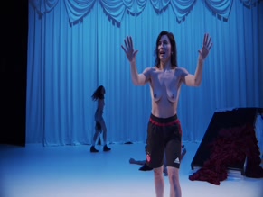 ANDREA BOZIC in NAAKT OPTREDEN (2018)