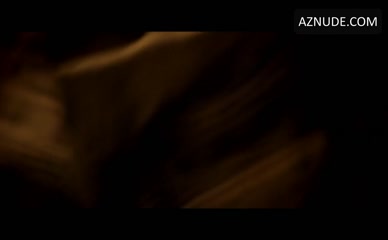 BELLA THORNE NUDE/SEXY SCENE IN MIDNIGHT SUN