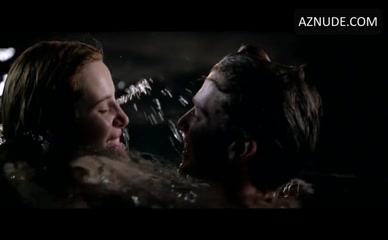 BELLA THORNE NUDE/SEXY SCENE IN MIDNIGHT SUN