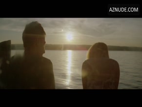 JUANITA RINGELING NUDE/SEXY SCENE IN SHORTWAVE