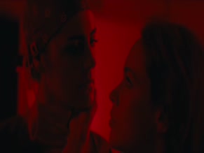 ANNABEL SCHOLEY in THE COUPLE NEXT DOOR (2023)