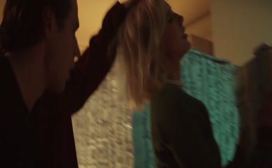 OKSANA STRELTSOVA in CHUZHIE DENGI