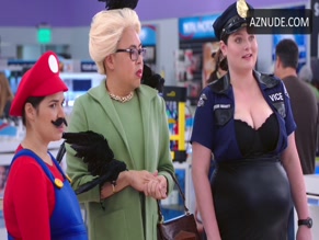 NICHOLE BLOOM,LAUREN ASH NUDE/SEXY SCENE IN SUPERSTORE