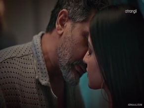 SIMRAN KAUR NUDE/SEXY SCENE IN NA TUM JAANO NA HUM