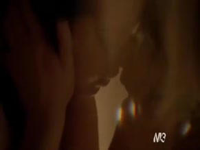 ADELAIDE KANE NUDE/SEXY SCENE IN REIGN