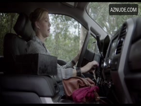 PENELOPE MITCHELL in BETWEEN WORLDS (2018)