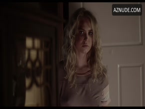 PENELOPE MITCHELL in BETWEEN WORLDS (2018)