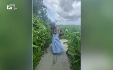 MOUNI ROY,MANDIRA BEDI NUDE/SEXY SCENE IN MOUNI ROY AND MANDIRA BEDI