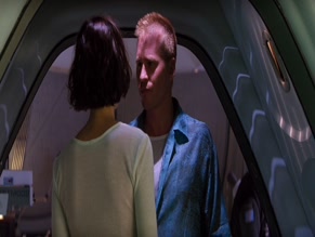 CARRIE-ANNE MOSS in RED PLANET (2000)