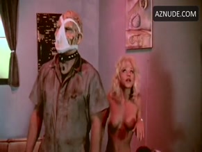 LINNEA QUIGLEY NUDE/SEXY SCENE IN SEXBOMB