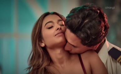 SHREYAA BISWAS,PRIYANKA KHATWANI NUDE/SEXY SCENE IN COCKPIT