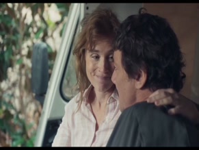 ISABELLE CARRE in LA FILLE D'UN GRAND AMOUR (2025)