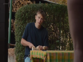 HANA KUSNJEROVA NUDE/SEXY SCENE IN POLABI - TADY JSME DOMA