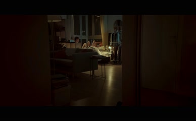 LINDA LAPINSH NUDE/SEXY SCENE IN CHUZHIE DENGI