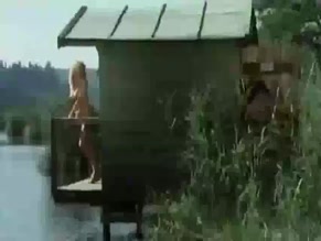 ALENA PENZ in ZUM GASTHOF DER SPRITZIGEN MADCHEN (1979)