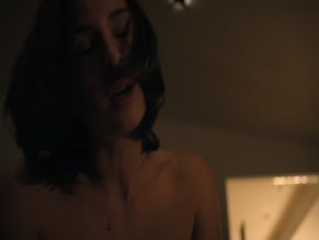 MARTINA EBM NUDE/SEXY SCENE IN VORSTADTWEIBER