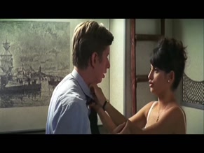 PENELOPE CRUZ in EL AMOR PERJUDICA SERIAMENTE LA SALUD (1996)