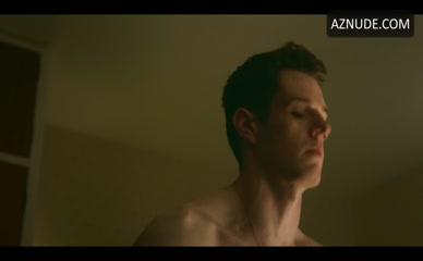 AIMEE-LOU WOOD NUDE/SEXY SCENE IN SEX EDUCATION