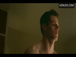 AIMEE-LOU WOOD NUDE/SEXY SCENE IN SEX EDUCATION