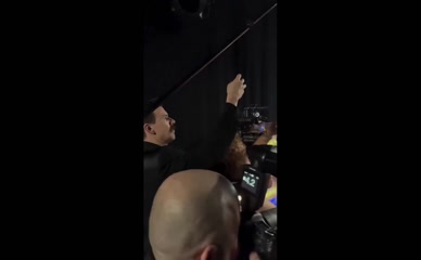 CANDICE SWANEPOEL,ADRIANA LIMA NUDE/SEXY SCENE IN VICTORIA'S SECRET FASHION SHOW 2005