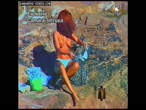 ILIANA CALABRO in INTRUSOS EN EL ESPECTACULO (2001)