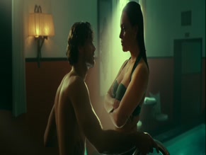 KES VAN DEN BROEK in RED FLAGS