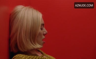 MADELINE WISE NUDE/SEXY SCENE IN CRASHING