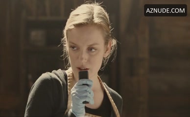 DELPHINE CHANEAC NUDE/SEXY SCENE IN SPLICE