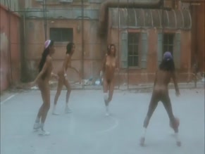 ASTRID TINDAL,RENATA BOSTON,MILUSCHKA ROSALINA,CHANTAL KEMPEN NUDE/SEXY SCENE IN FLODDER IN AMERIKA!