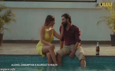 ZOYA RATHORE,TRIPTI BERRA NUDE/SEXY SCENE IN NAU DO GYARAH