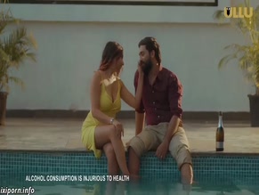 ZOYA RATHORE,TRIPTI BERRA NUDE/SEXY SCENE IN NAU DO GYARAH