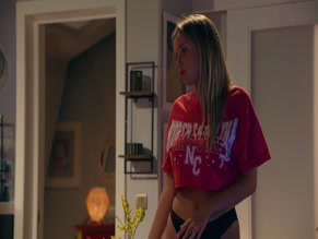 JULIA PALHA in SANGUE OCULTO (2022)