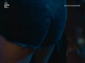 UNKNOWN in LONGE DO PARAISO (2020)