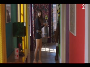 AGGY K. ADAMS NUDE/SEXY SCENE IN LES PETITS MEURTRES D'AGATHA CHRISTIE