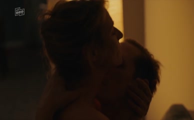 KIRSTEN BLOCK NUDE/SEXY SCENE IN LIEBE. JETZT!